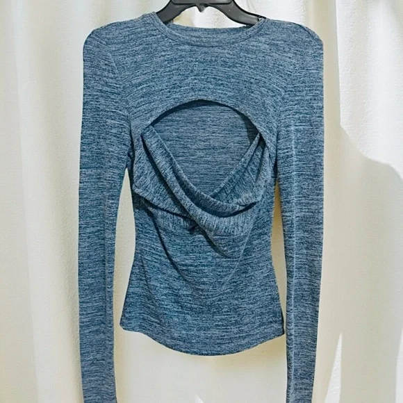 Mulvari Marled Cut-out Long Sleeve Blouse in Dusty Blue - Picture 4 of 6